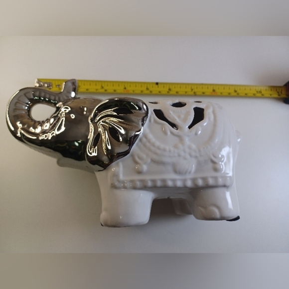 GC Naturals Porcelain Elephant Statue Diffuser Potpourri  Sachet Holder Inside - Picture 8 of 9